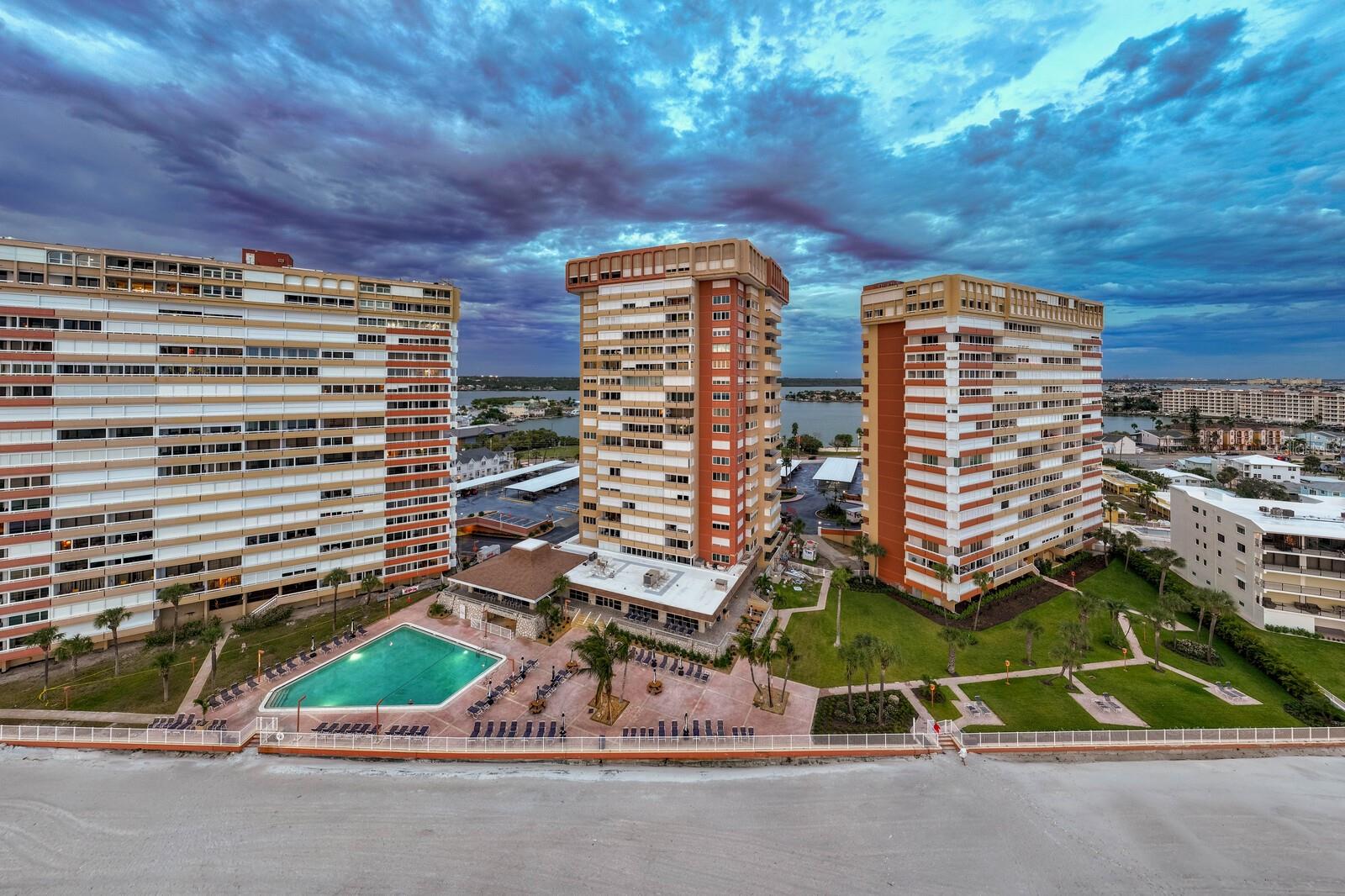 REDINGTON TOWERS 1 CONDO - Residential