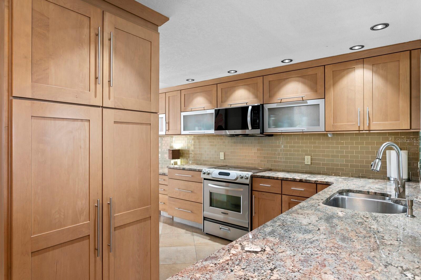 REDINGTON TOWERS 1 CONDO - Residential