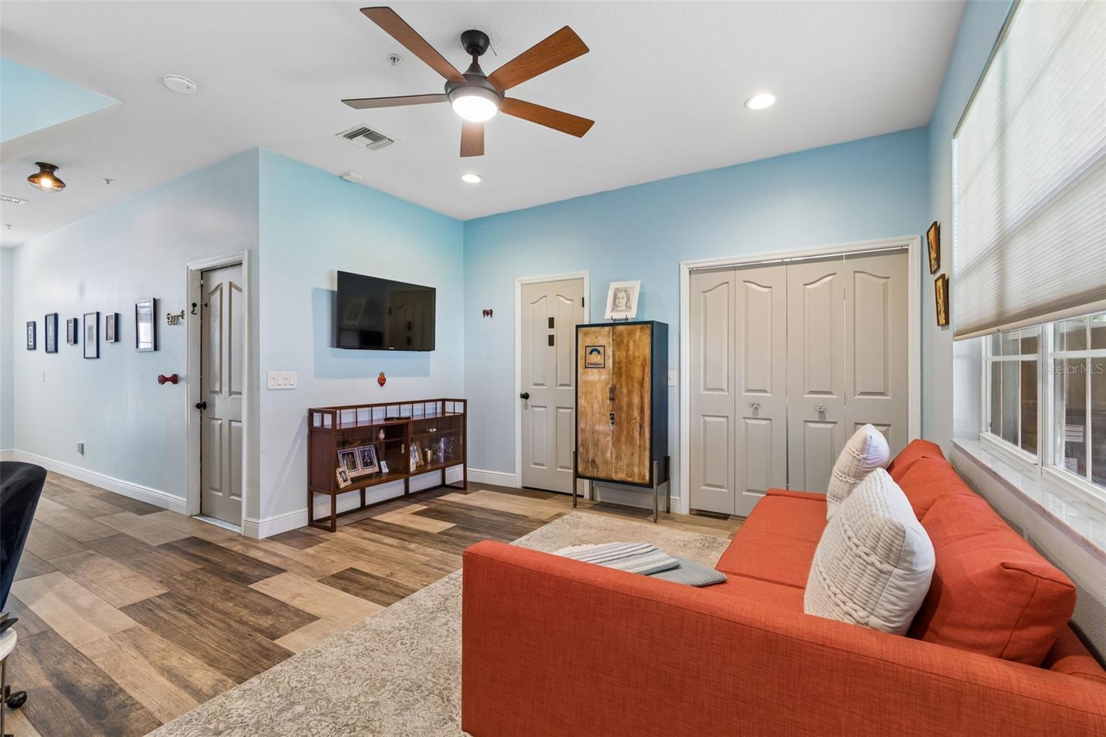 BAYSHORE POINTE TOWNHOMES - Residential