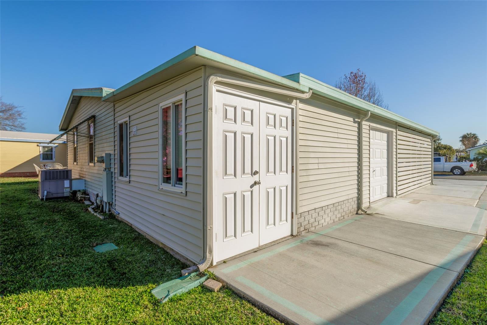 LADY LAKE ORANGE BLOSSOM GARDENS - Residential