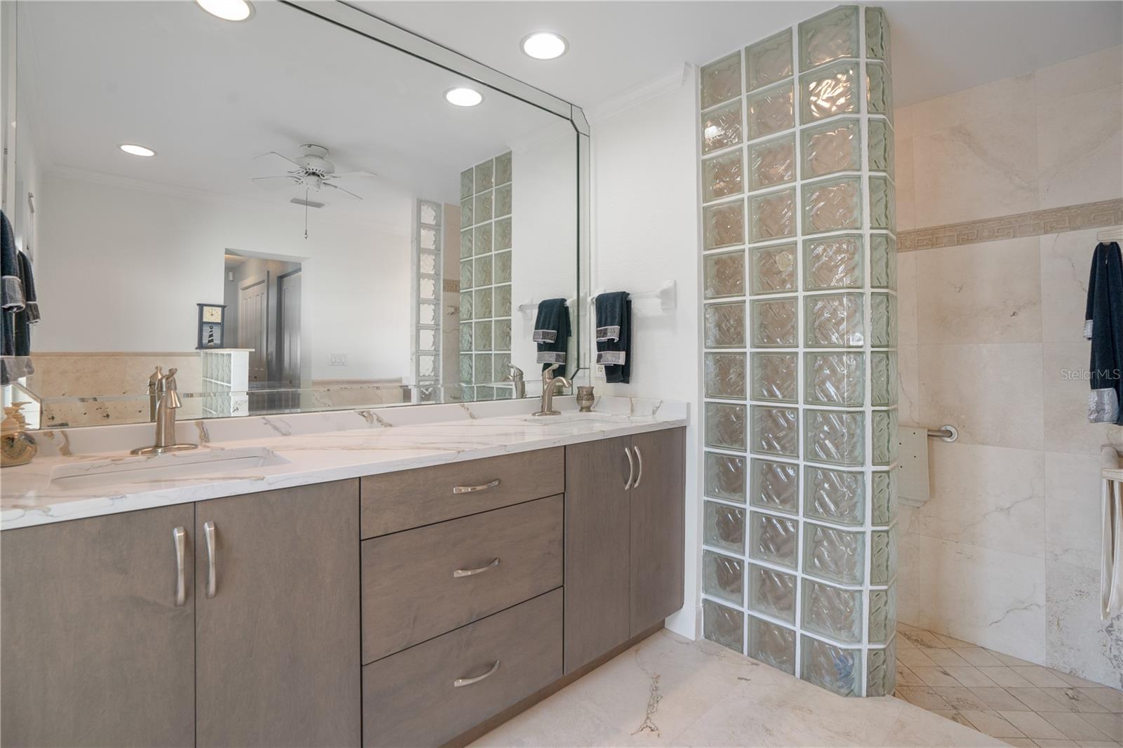 HARBOR VIEW VILLAS - Residential