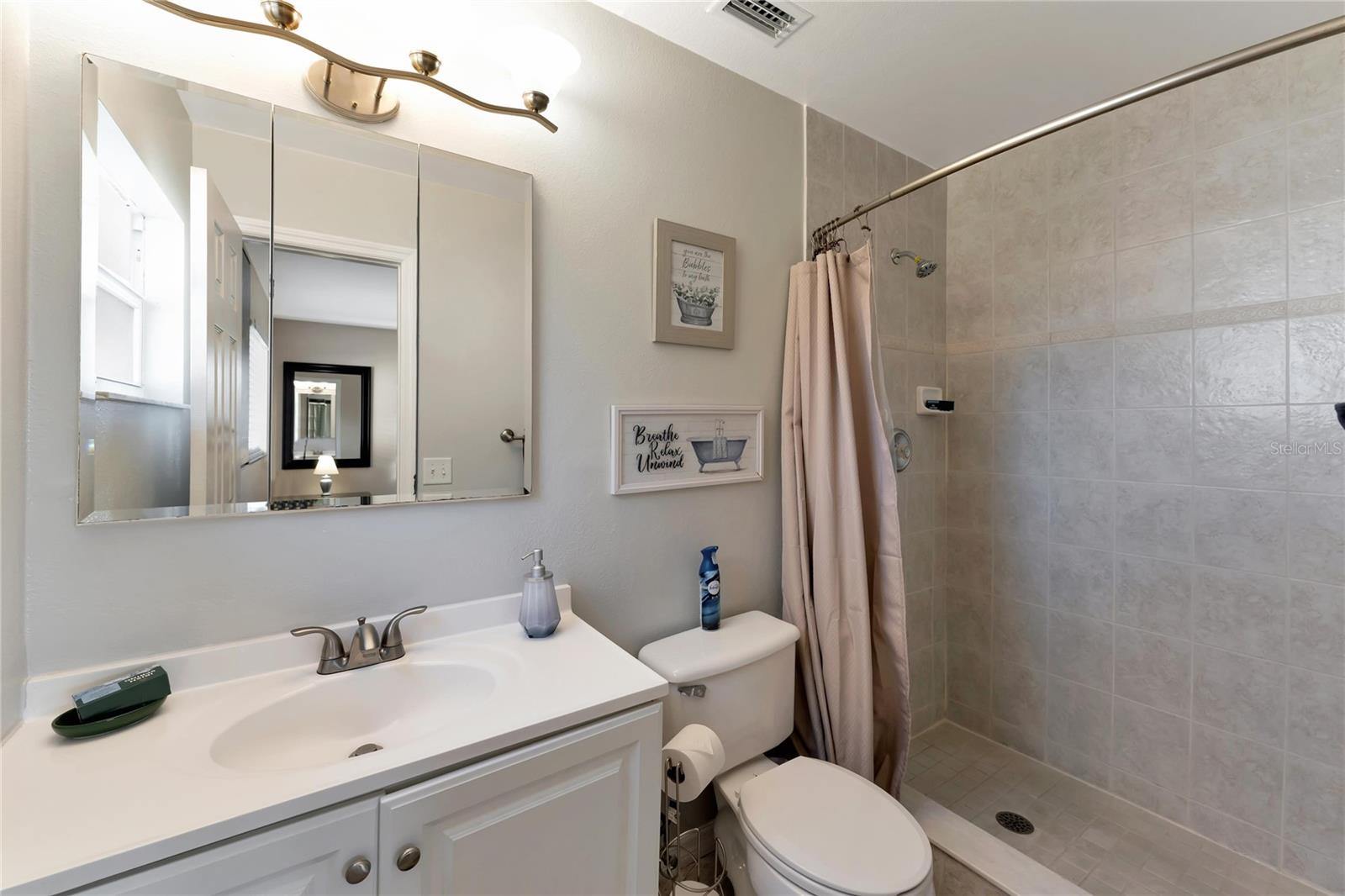 1597 - SOUTH GATE - Residential