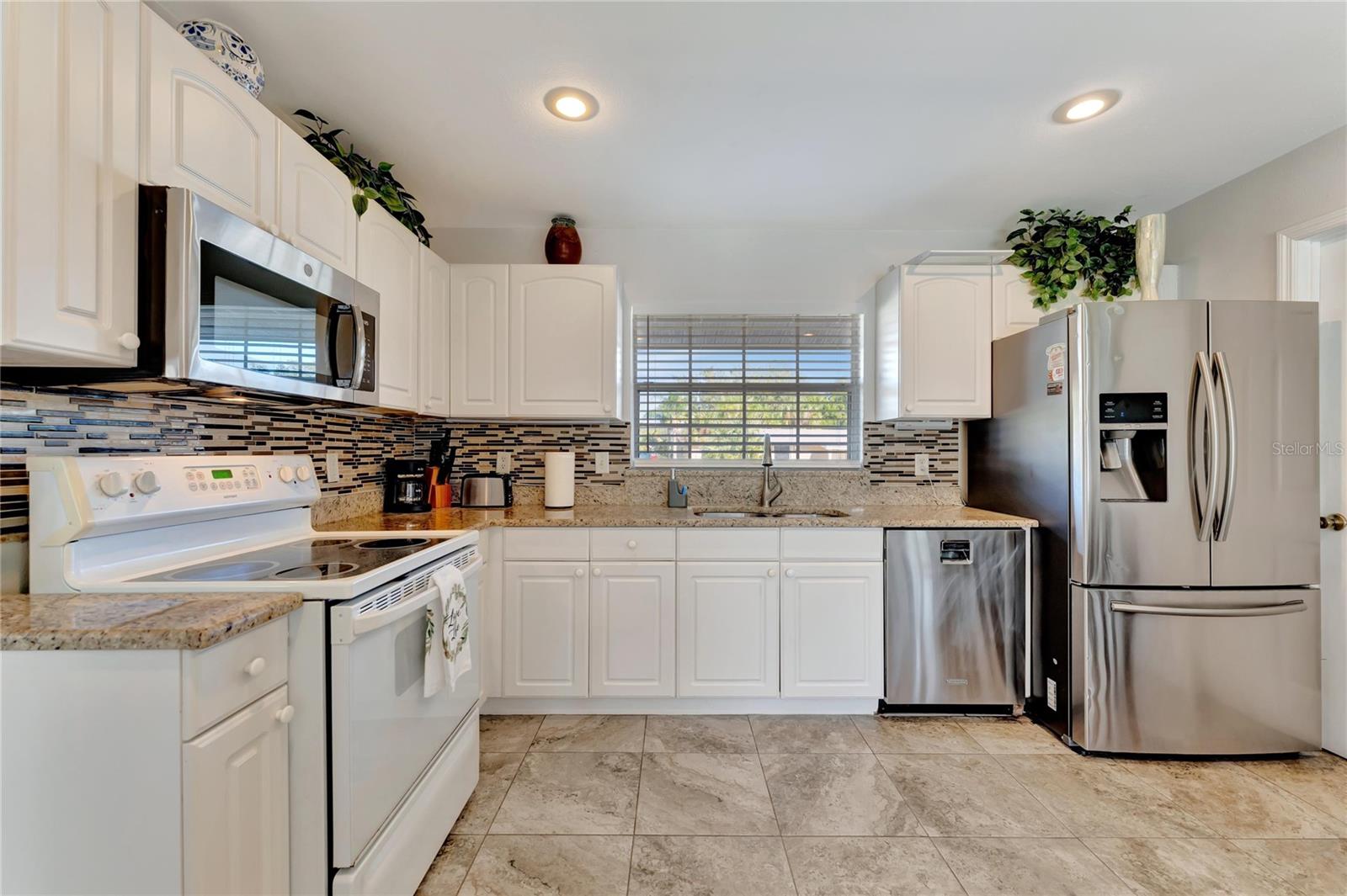 1597 - SOUTH GATE - Residential