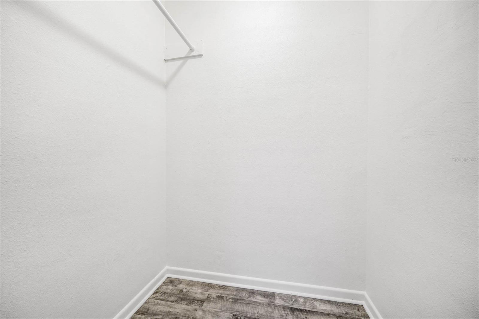 5211 BONNIE BRAE CIRCLE