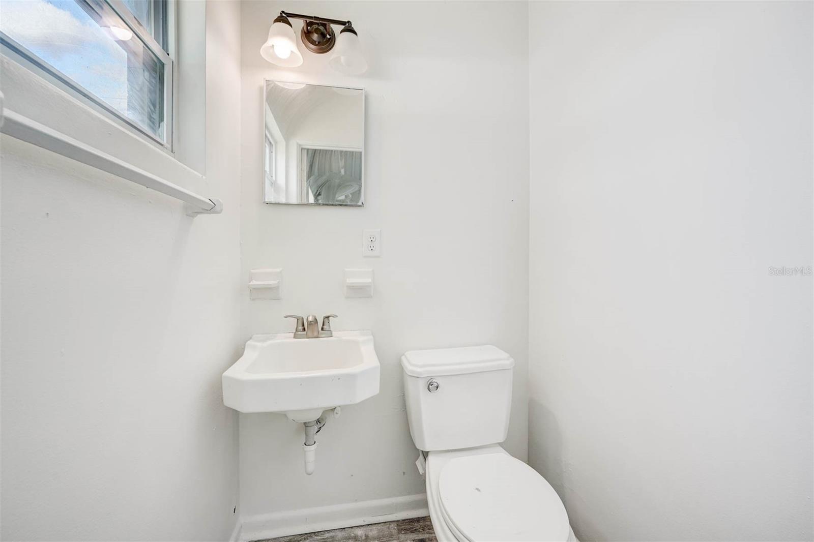 BONNIE BRAE - Residential Lease