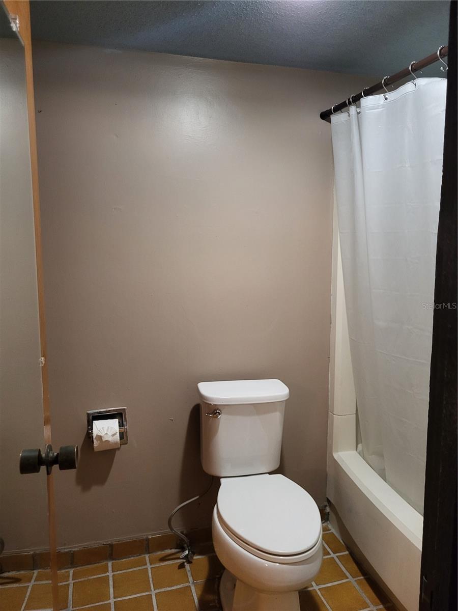 GRENELEFE CAMELOT 01 AMD CONDO UNIT 01 PH 02 - Residential