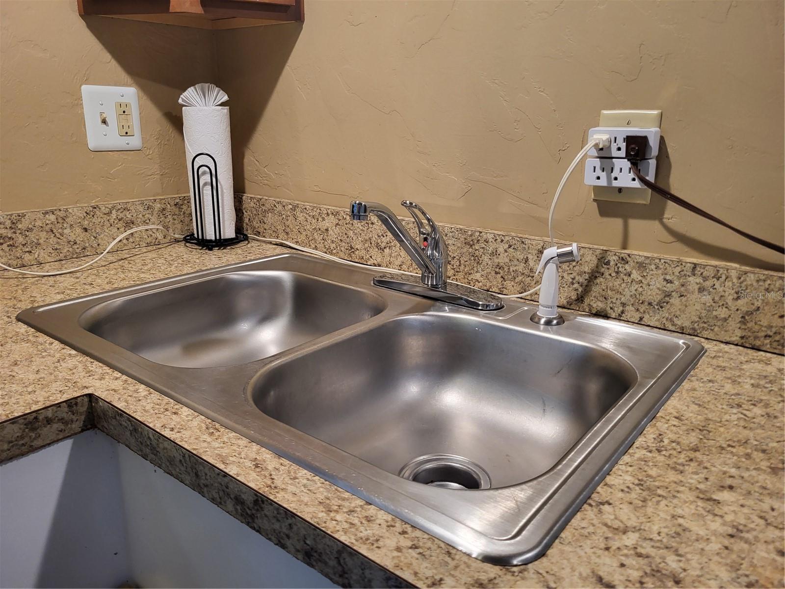 GRENELEFE CAMELOT 01 AMD CONDO UNIT 01 PH 02 - Residential