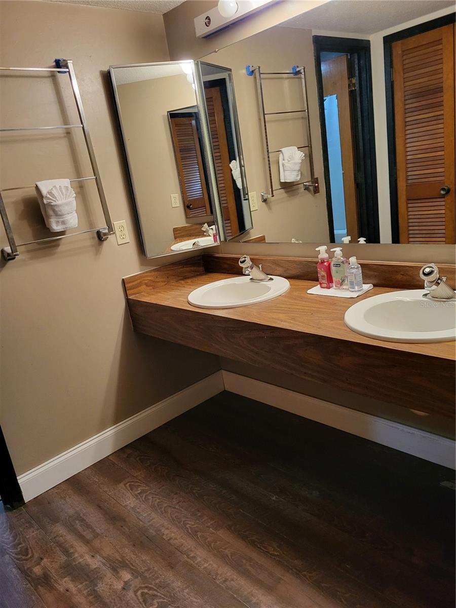 GRENELEFE CAMELOT 01 AMD CONDO UNIT 01 PH 02 - Residential