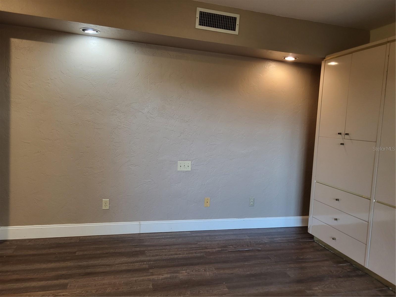 GRENELEFE CAMELOT 01 AMD CONDO UNIT 01 PH 02 - Residential