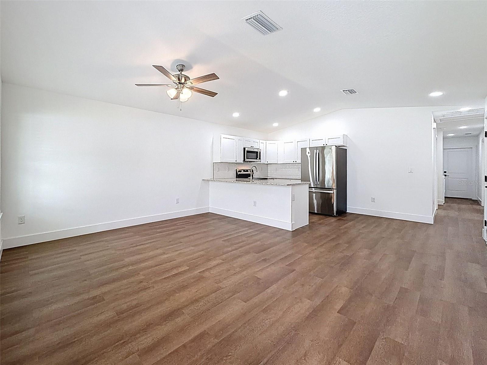 ROYAL HIGHLANDS - Residential