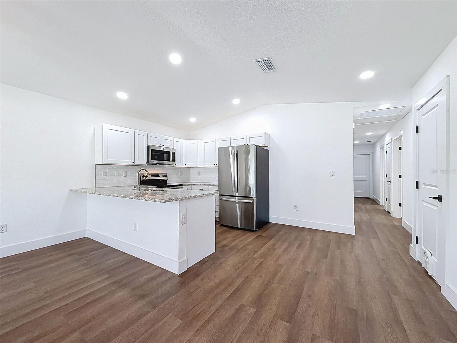 ROYAL HIGHLANDS - Residential