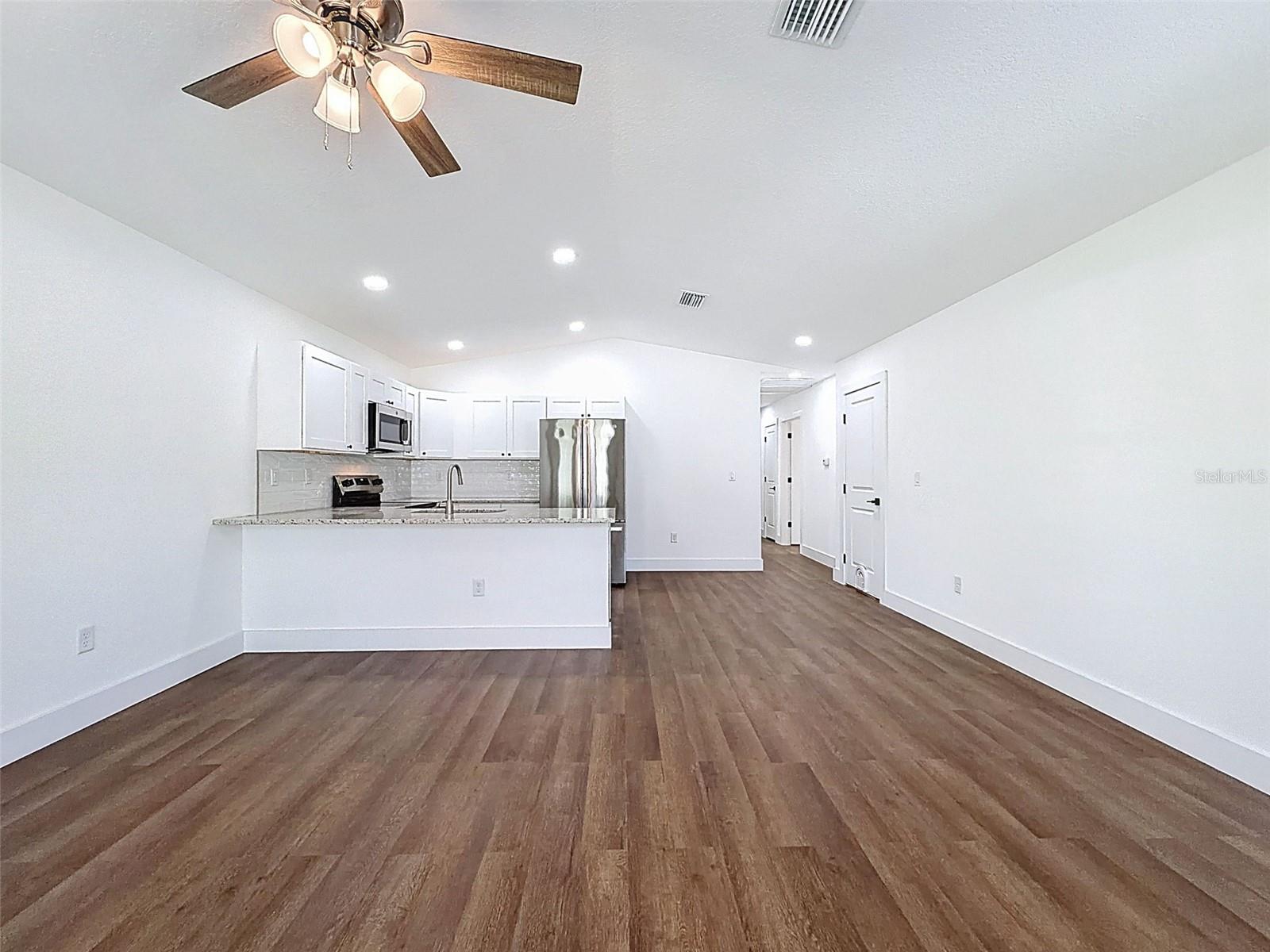 ROYAL HIGHLANDS - Residential