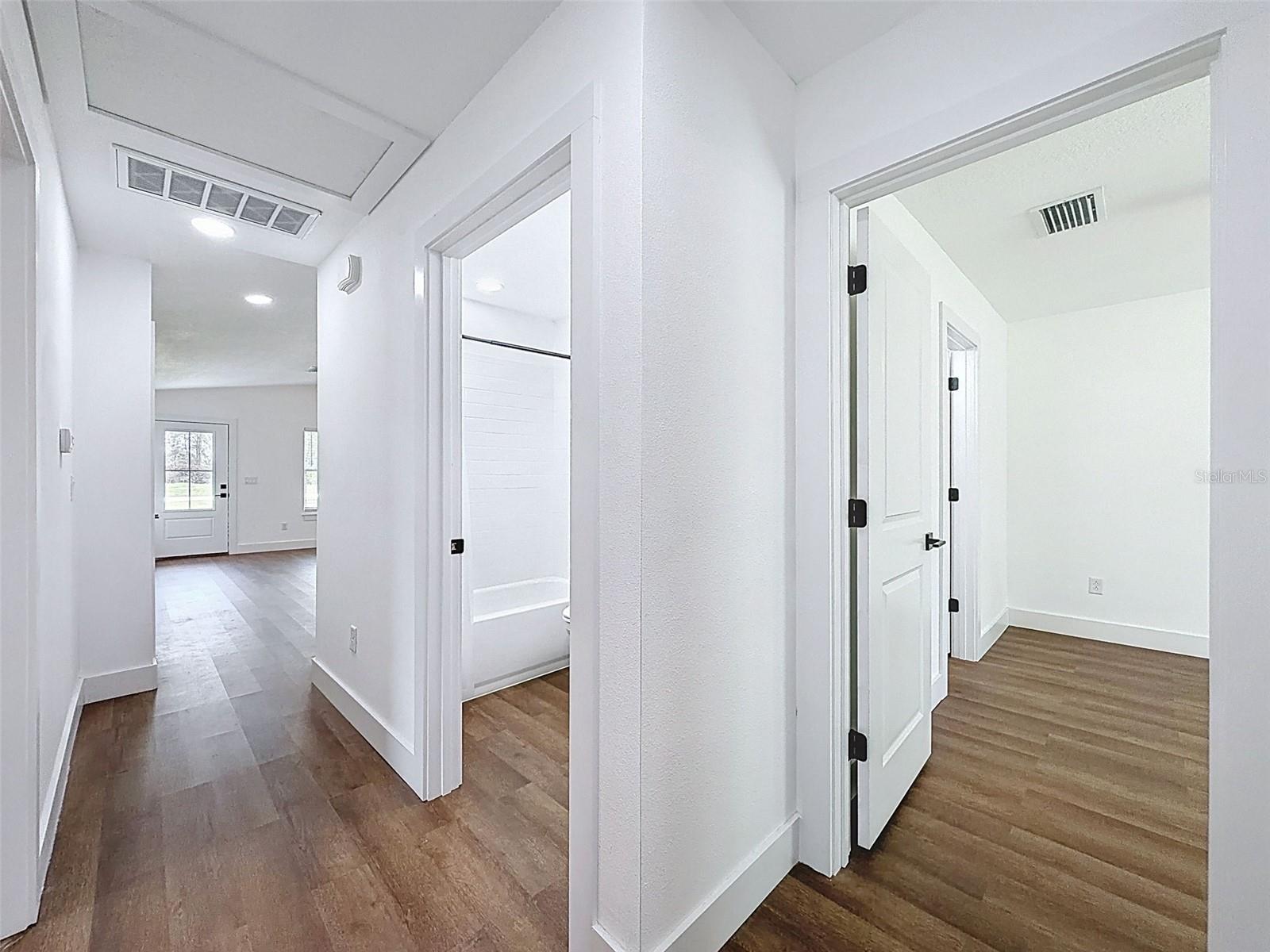 ROYAL HIGHLANDS - Residential