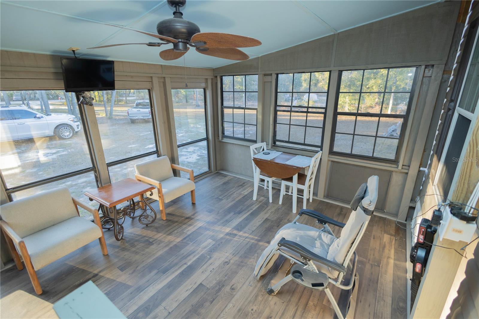 396 NE BEVERLY HILLS DRIVE