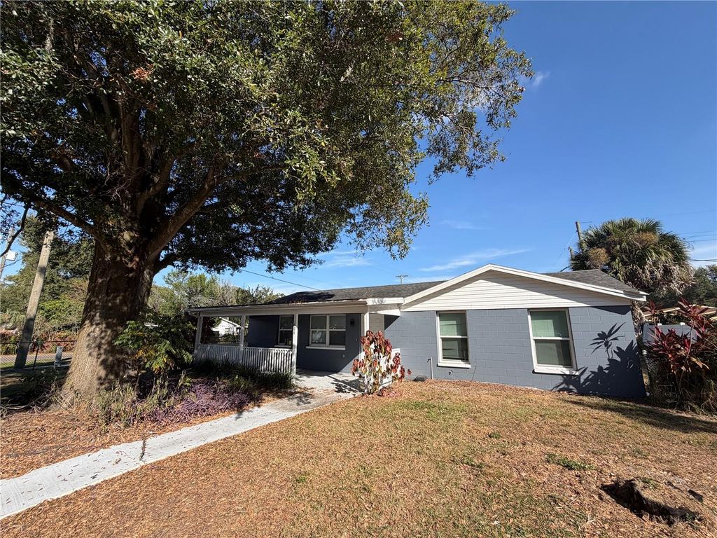 Photo of 1404 Crescent Place, Lakeland, FL 33801 (MLS # L4957508)