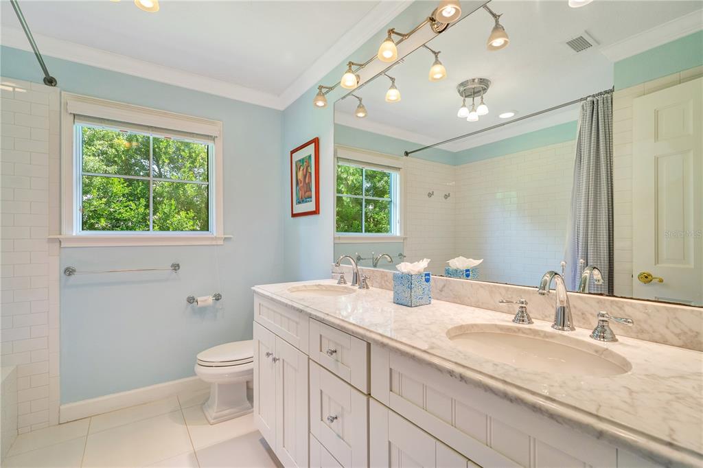 BAY HILL - Residential