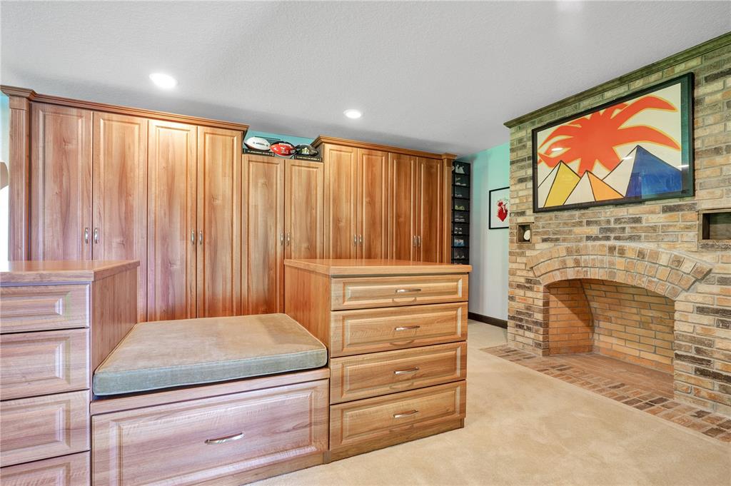 BAY HILL - Residential