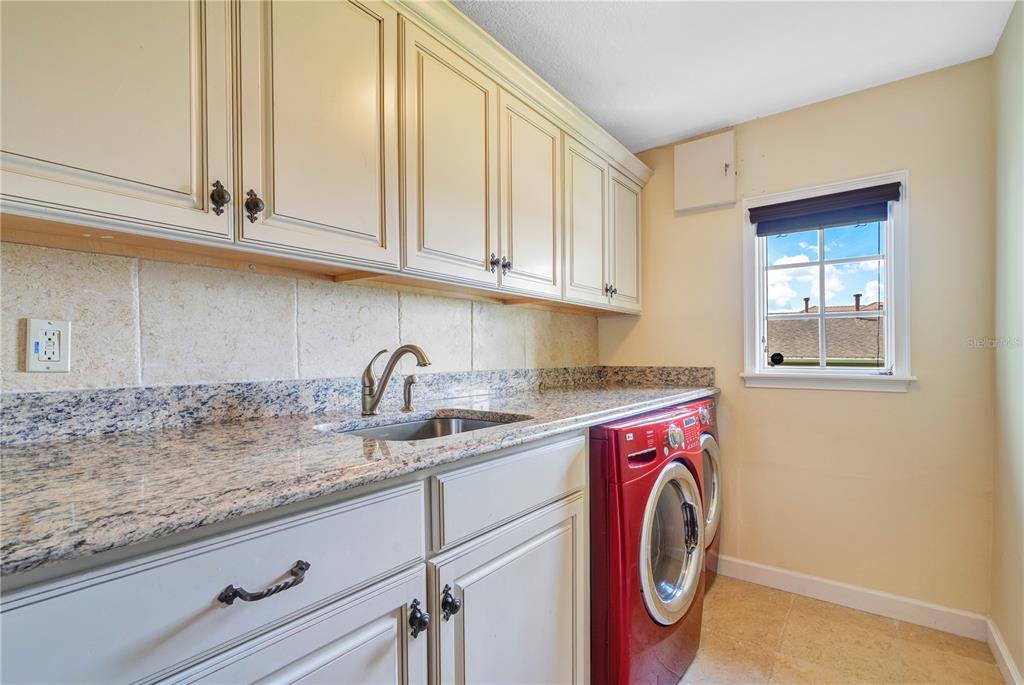 BAY HILL - Residential