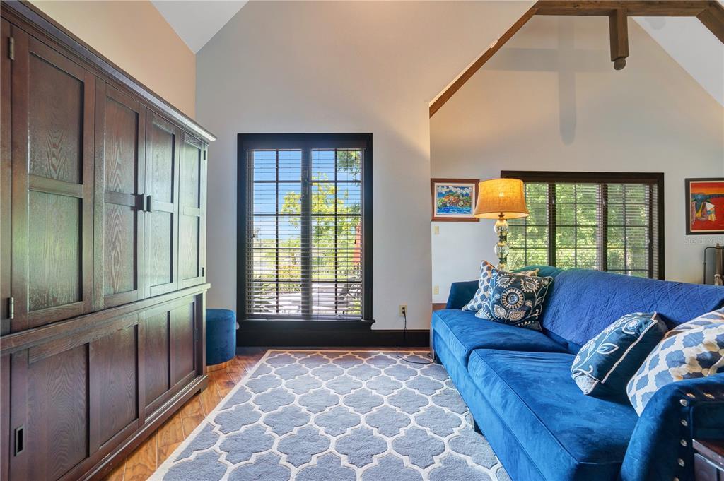 BAY HILL - Residential