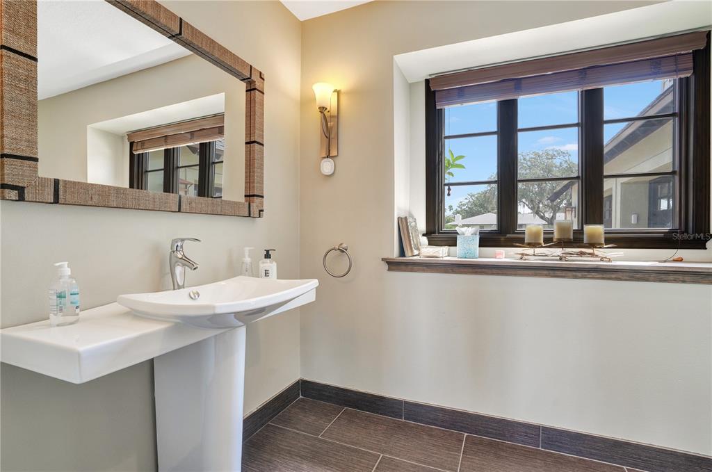 BAY HILL - Residential