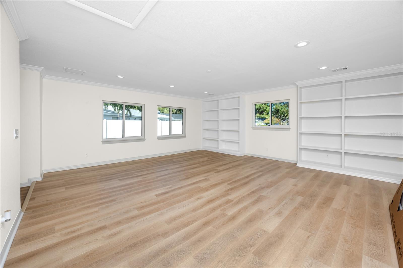 LYNMAR ESTATES - Residential