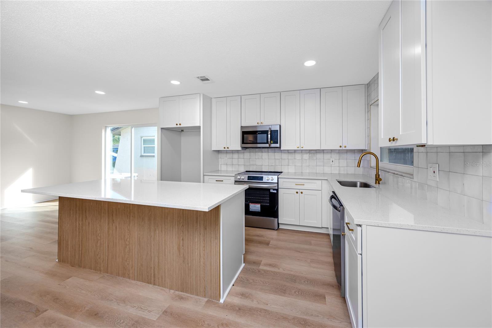 LYNMAR ESTATES - Residential