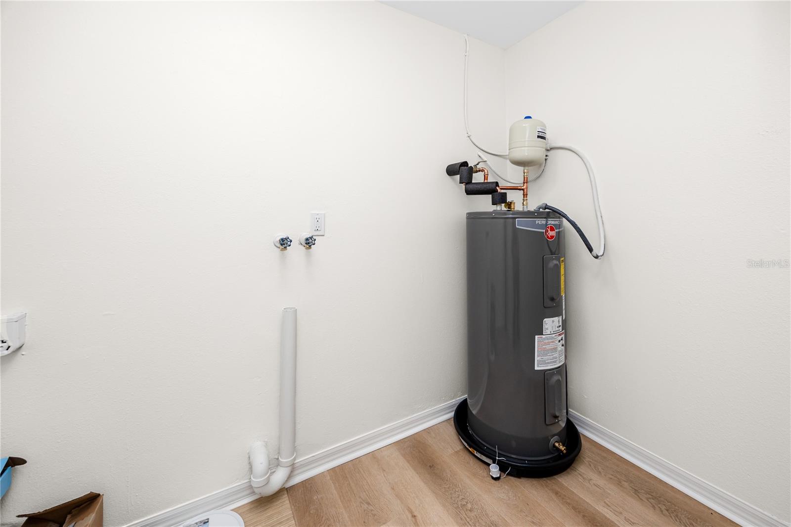 LYNMAR ESTATES - Residential