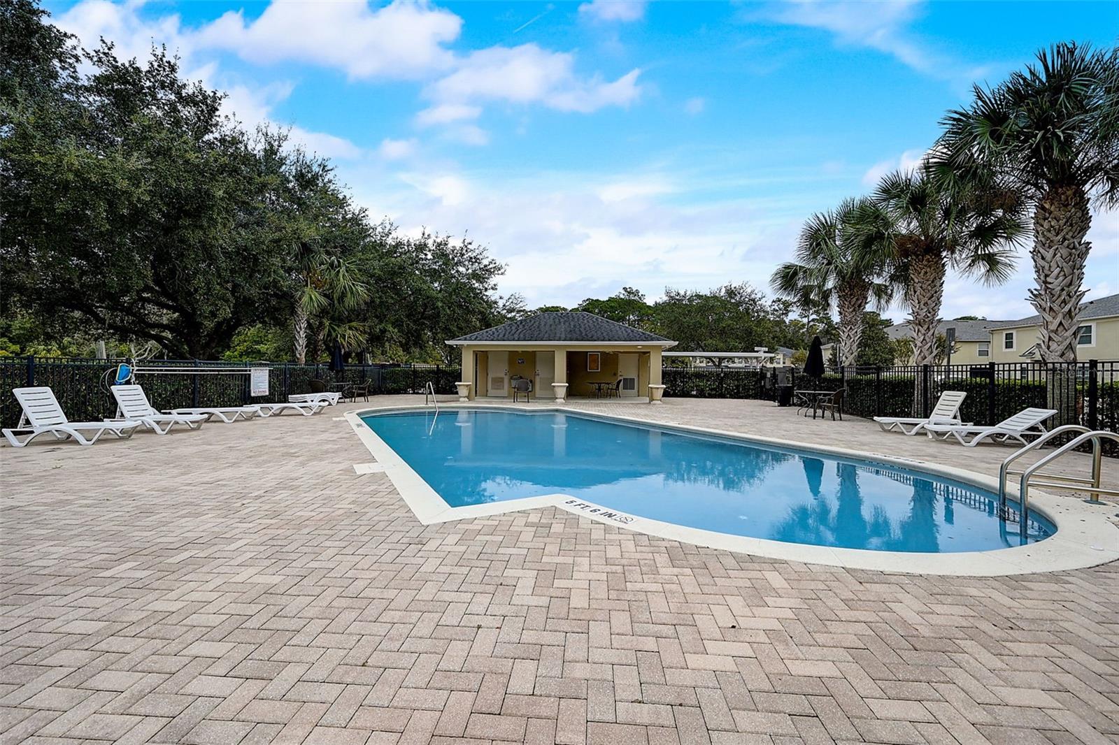 AMBERLEE TWNHMS - Residential