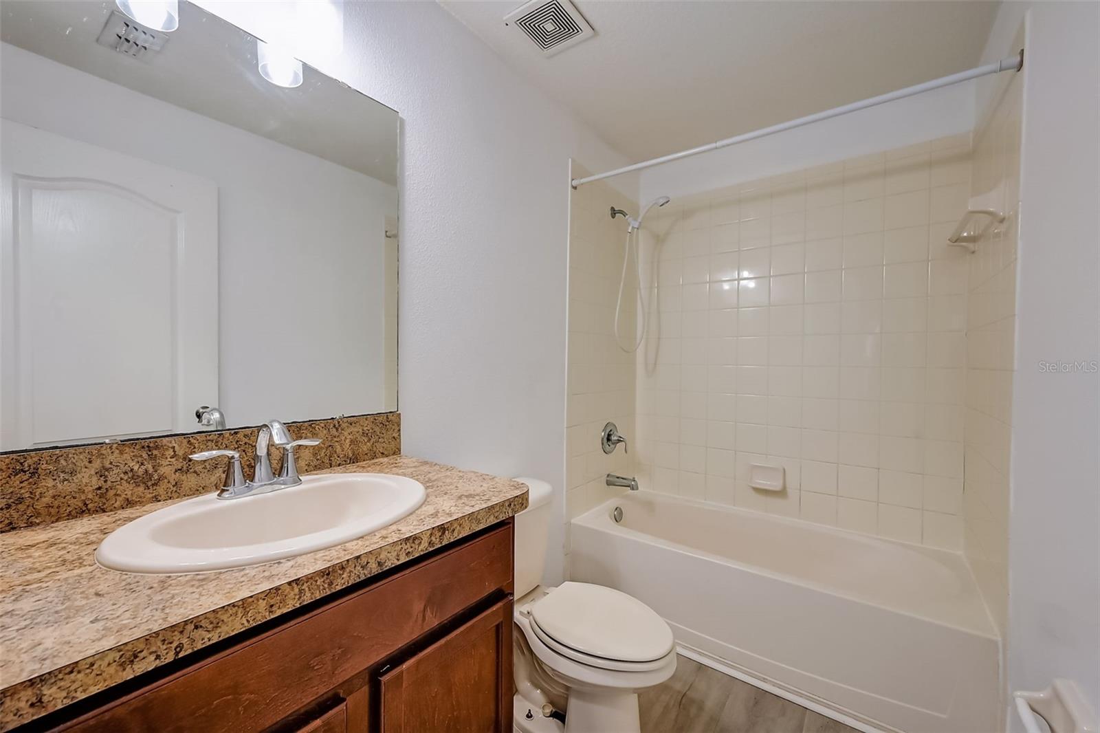 AMBERLEE TWNHMS - Residential