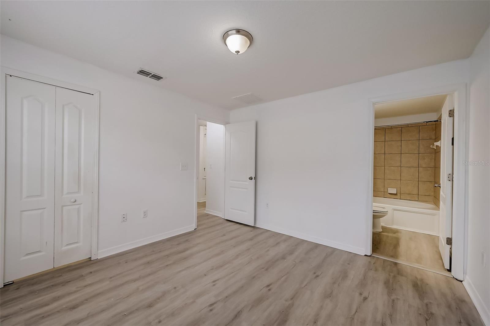 AMBERLEE TWNHMS - Residential