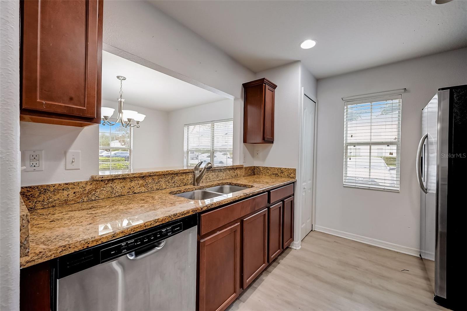 AMBERLEE TWNHMS - Residential