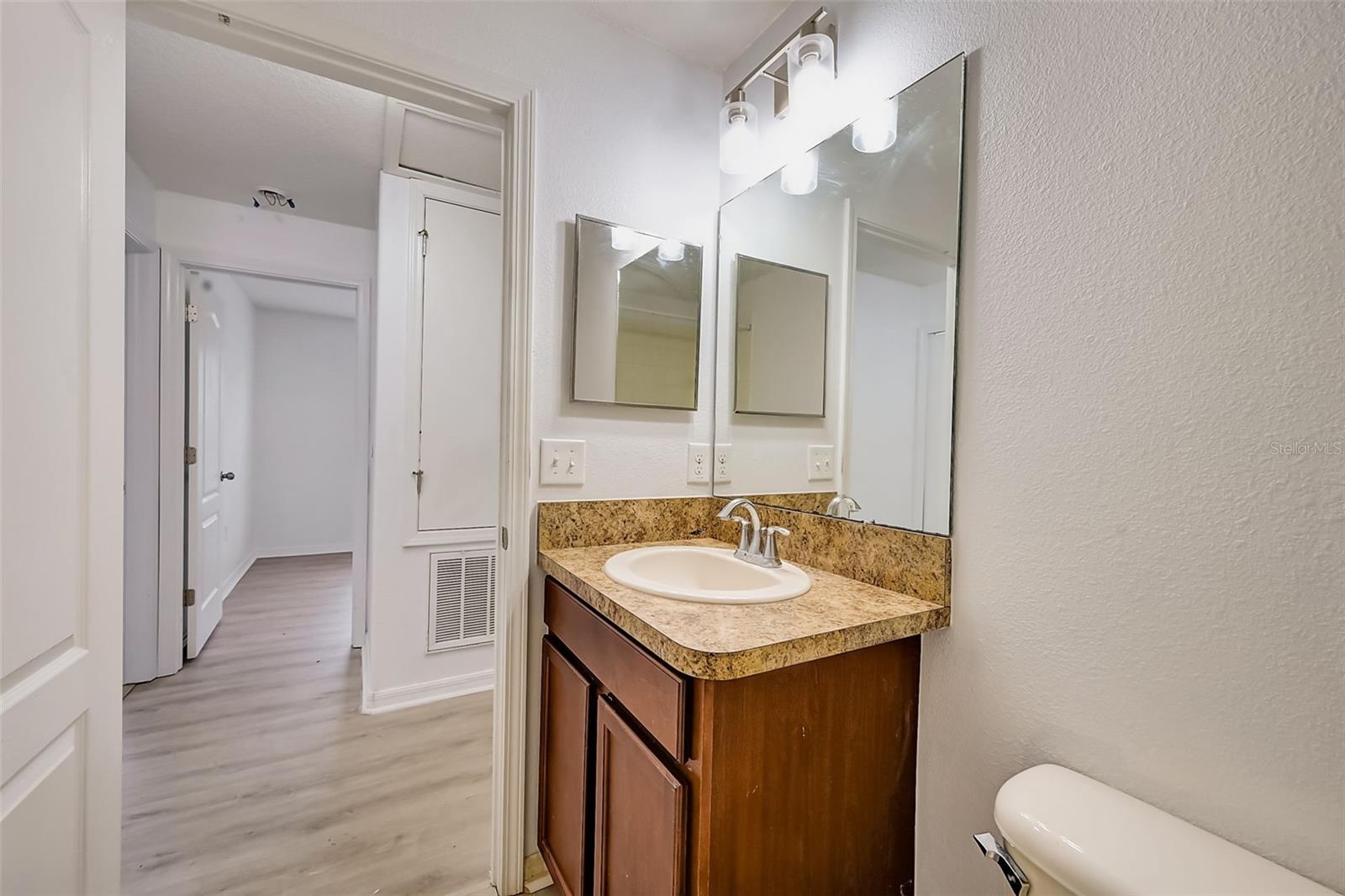 AMBERLEE TWNHMS - Residential