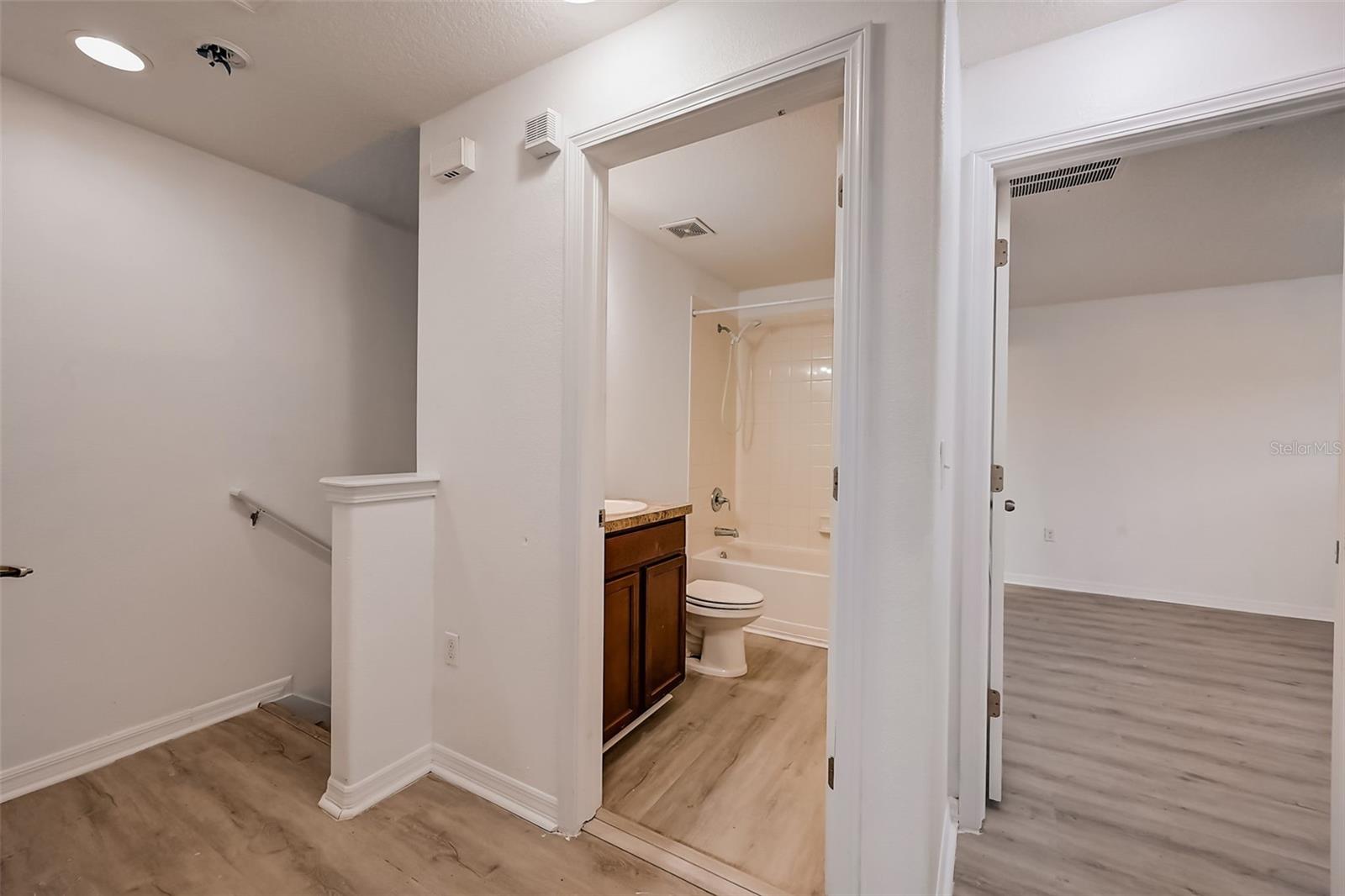 AMBERLEE TWNHMS - Residential