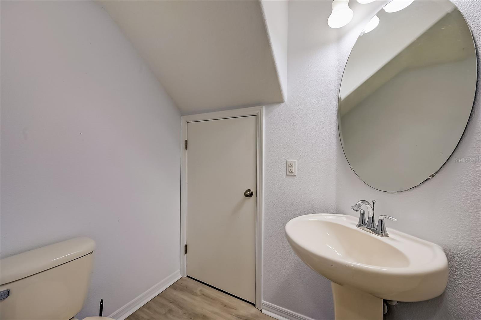 AMBERLEE TWNHMS - Residential