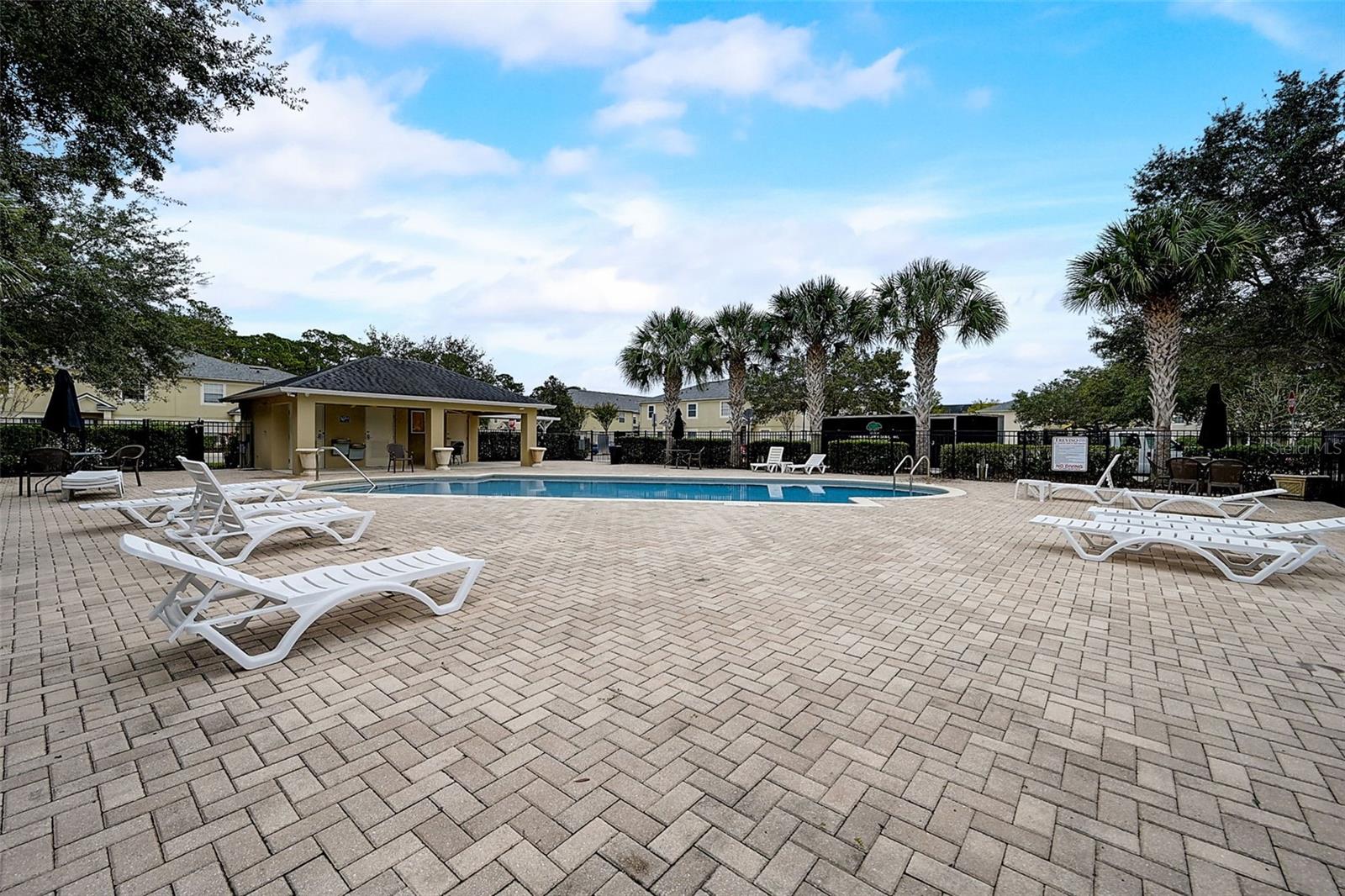 AMBERLEE TWNHMS - Residential