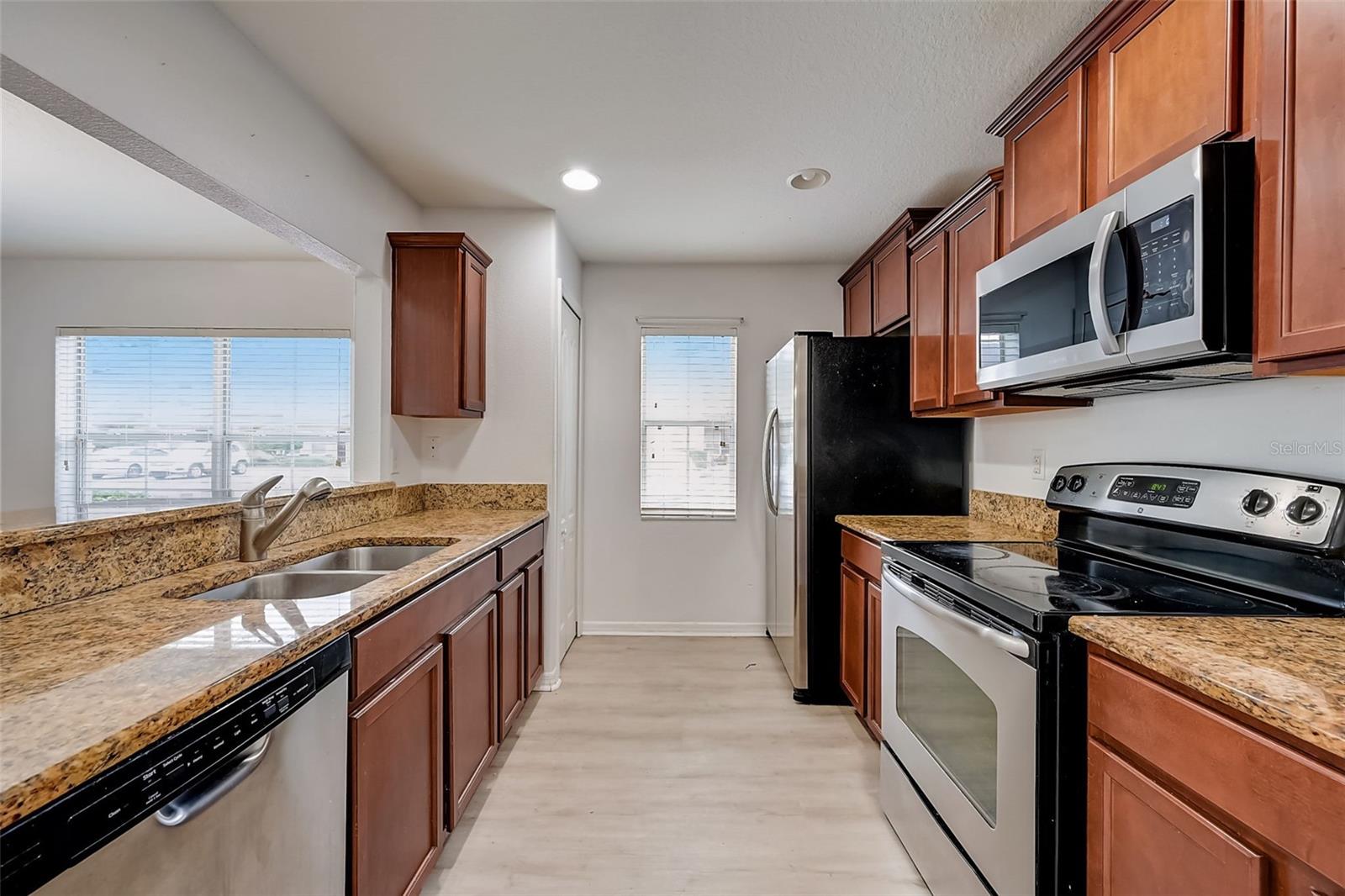 AMBERLEE TWNHMS - Residential