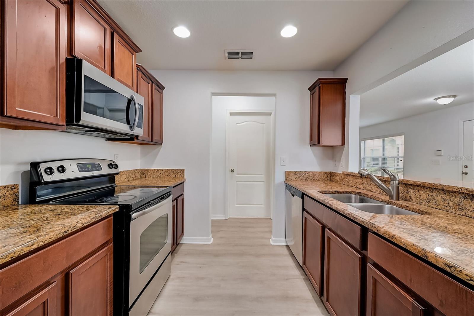 AMBERLEE TWNHMS - Residential