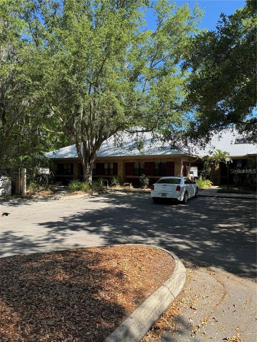 Beautiful park like setting for professional office. Available 2,590 s/f or 1,060 s/f or 1,530 s/f Conveniently located on NW 16th Avenue next to Capital City Bank. Near shopping, restaurants, banking and professional offices. Located 2 blocks east of desirable NW 43rd Street in Gainesville.