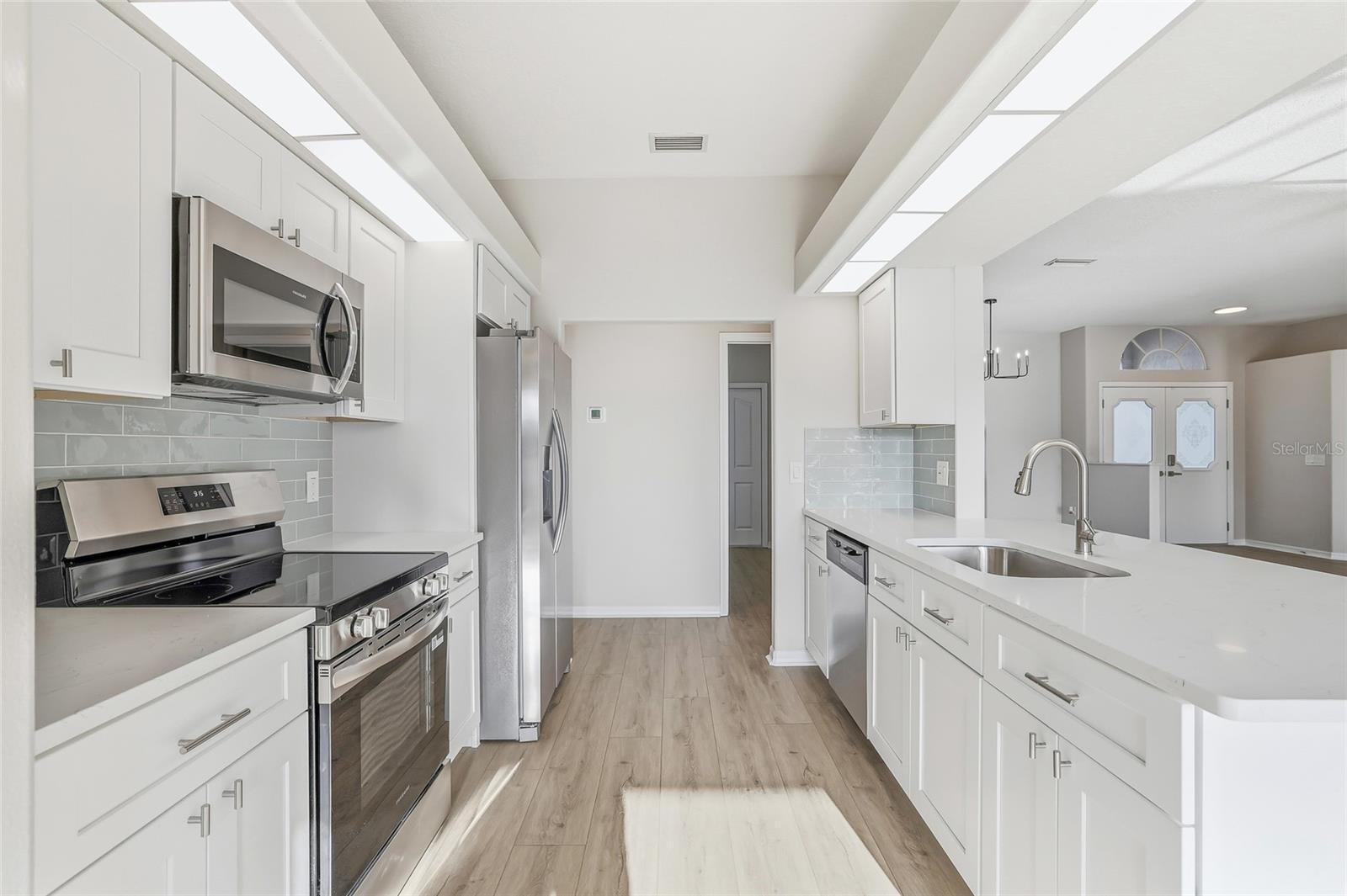 SUNSET LAKES - Residential