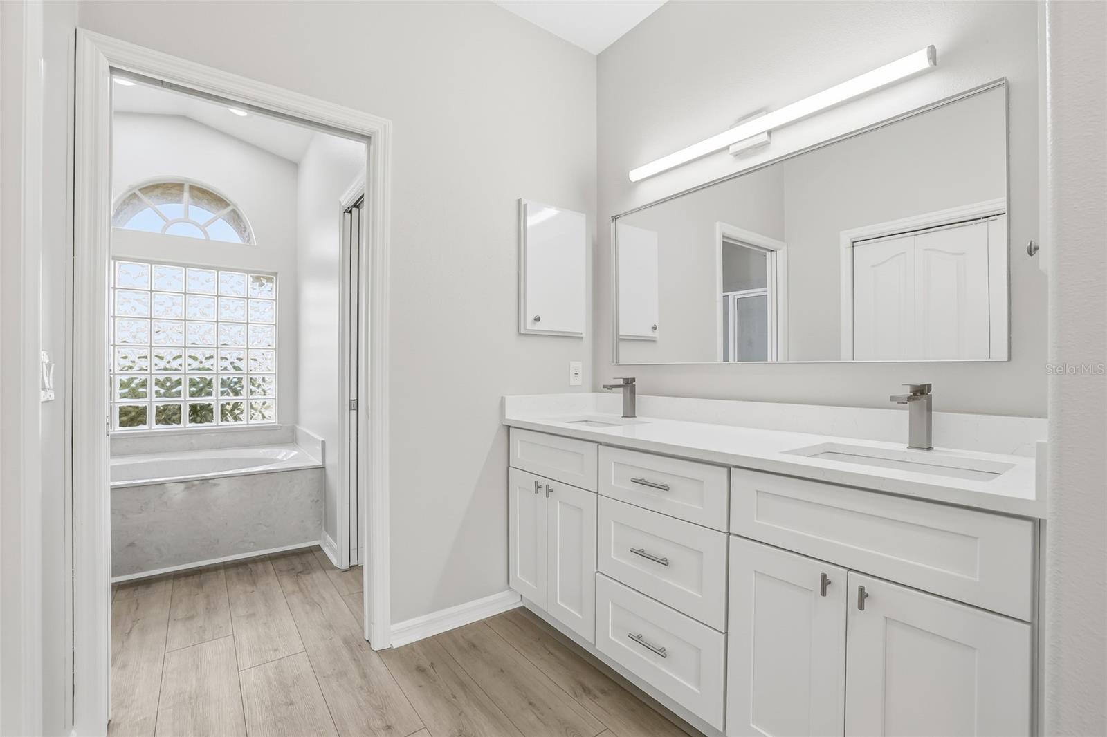 SUNSET LAKES - Residential