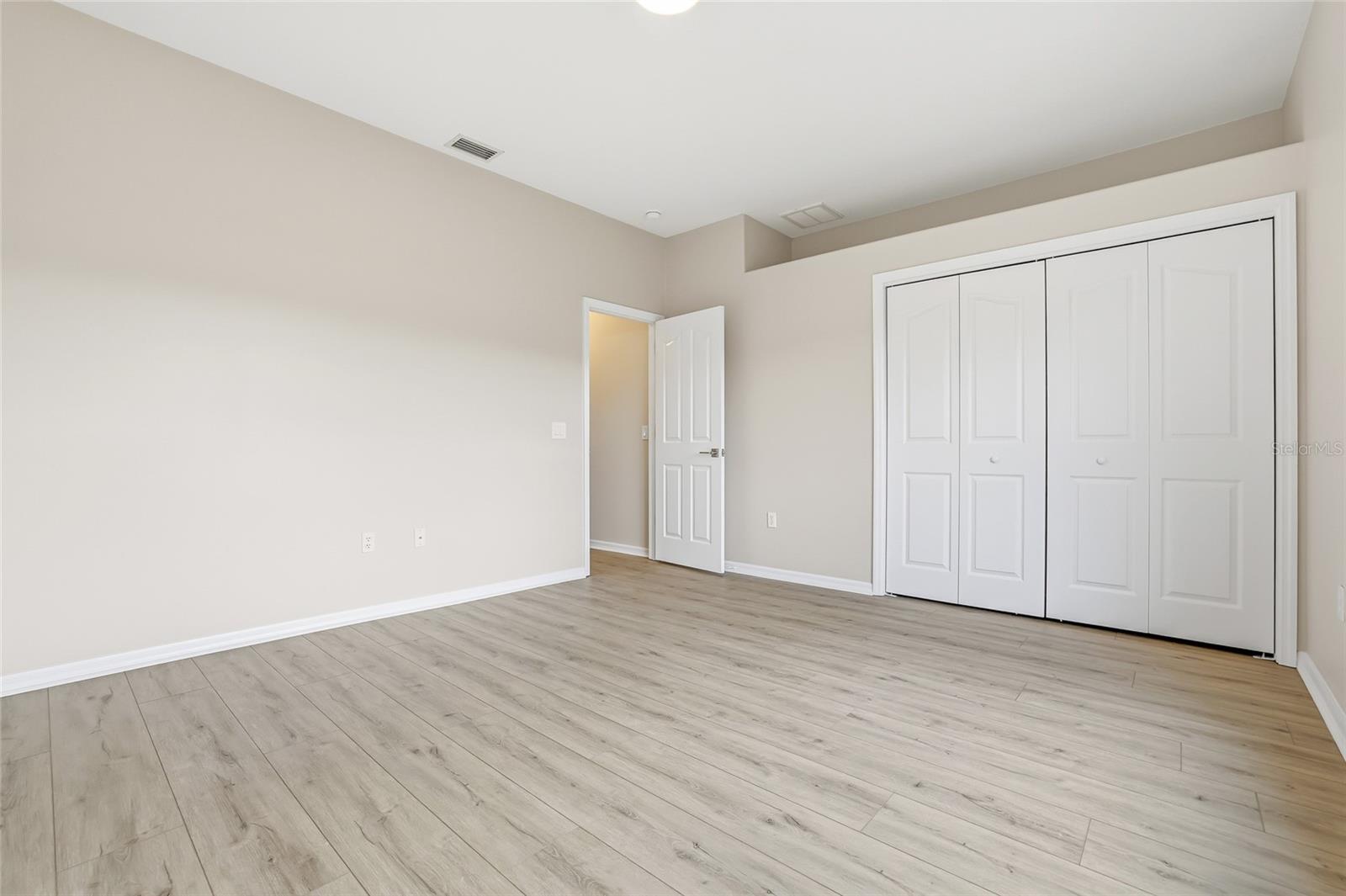 SUNSET LAKES - Residential