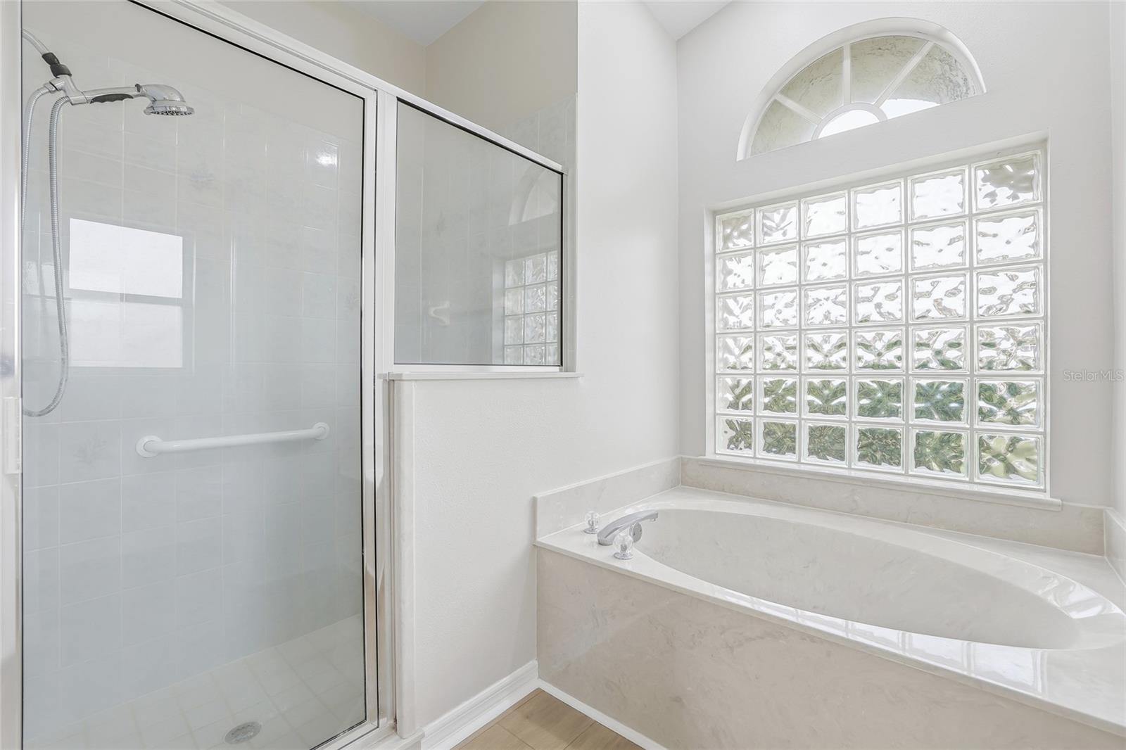 SUNSET LAKES - Residential