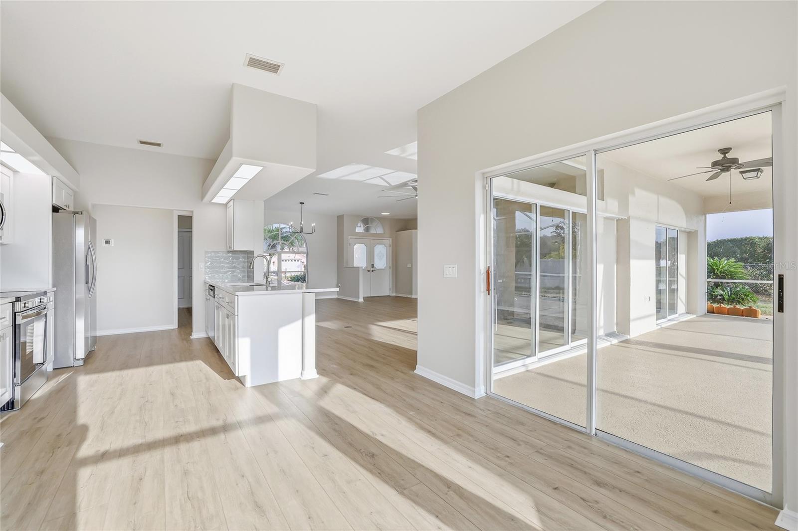 SUNSET LAKES - Residential