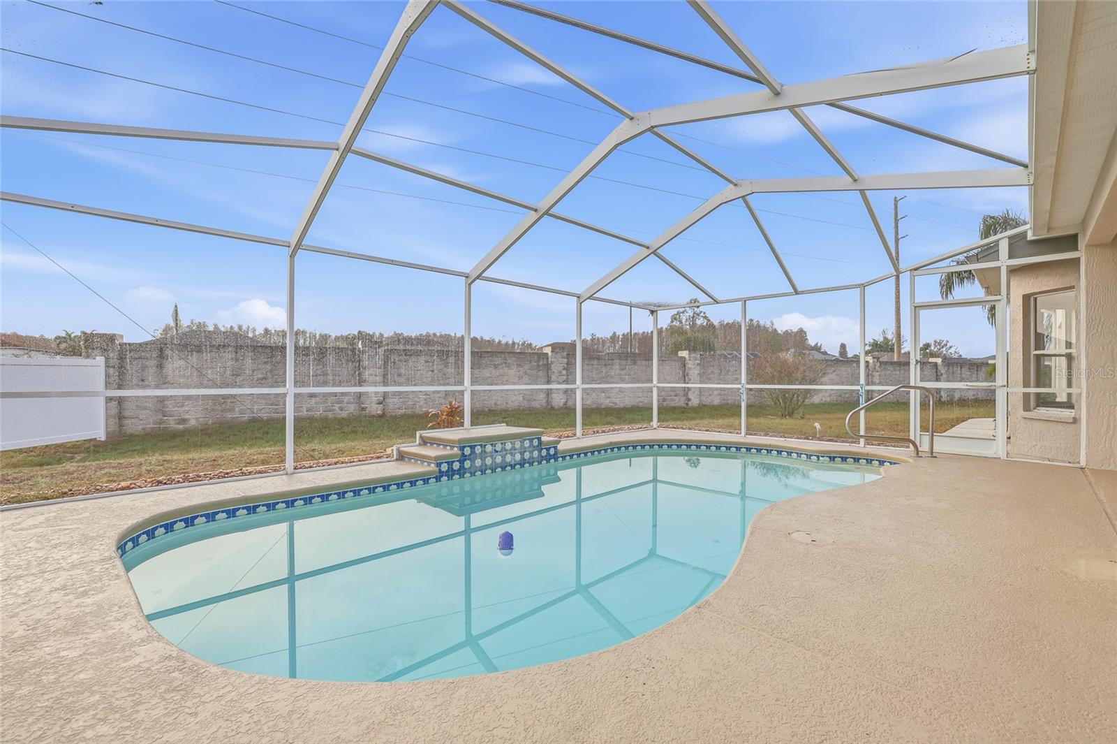 SUNSET LAKES - Residential