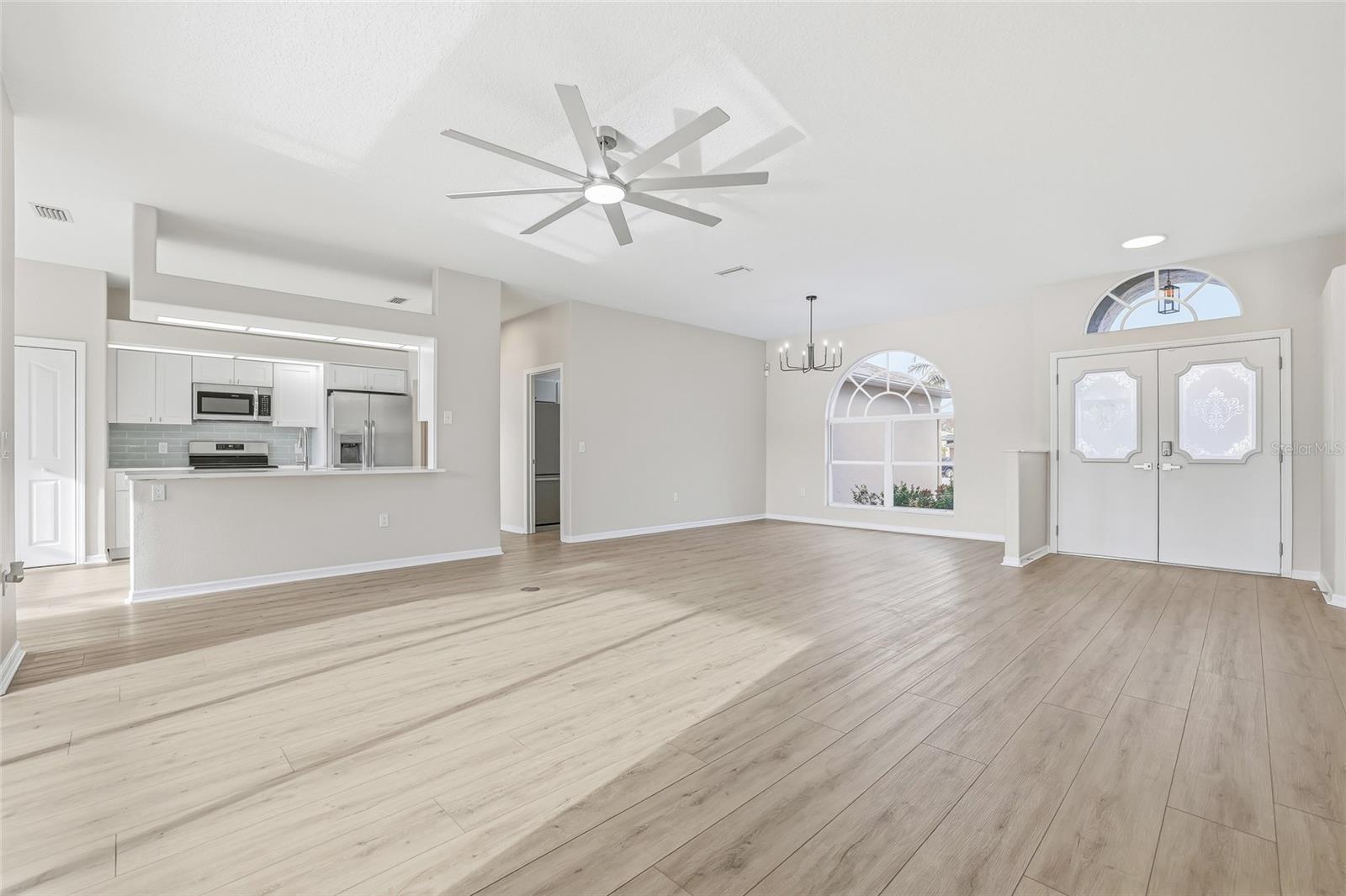 SUNSET LAKES - Residential