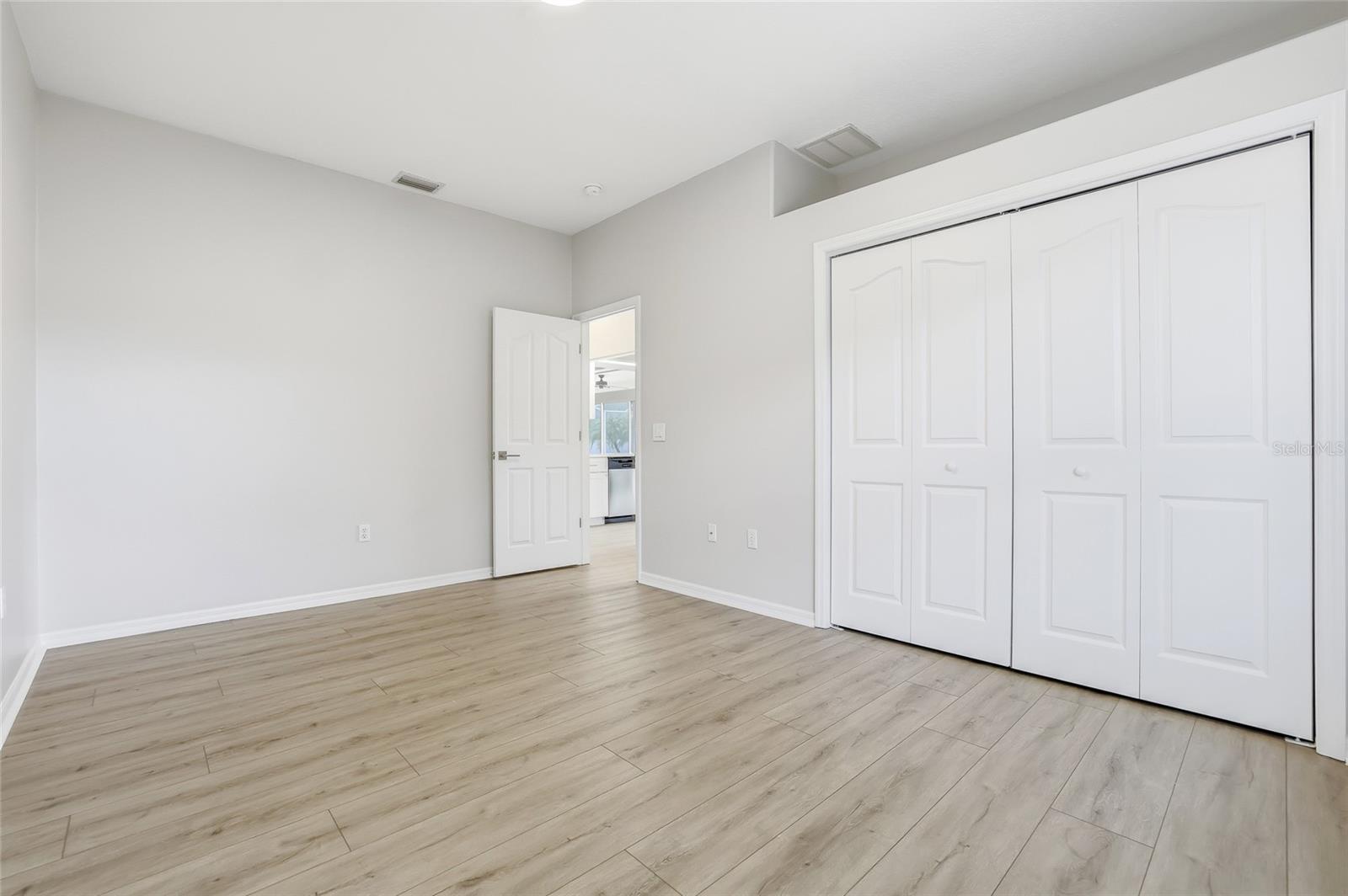 SUNSET LAKES - Residential