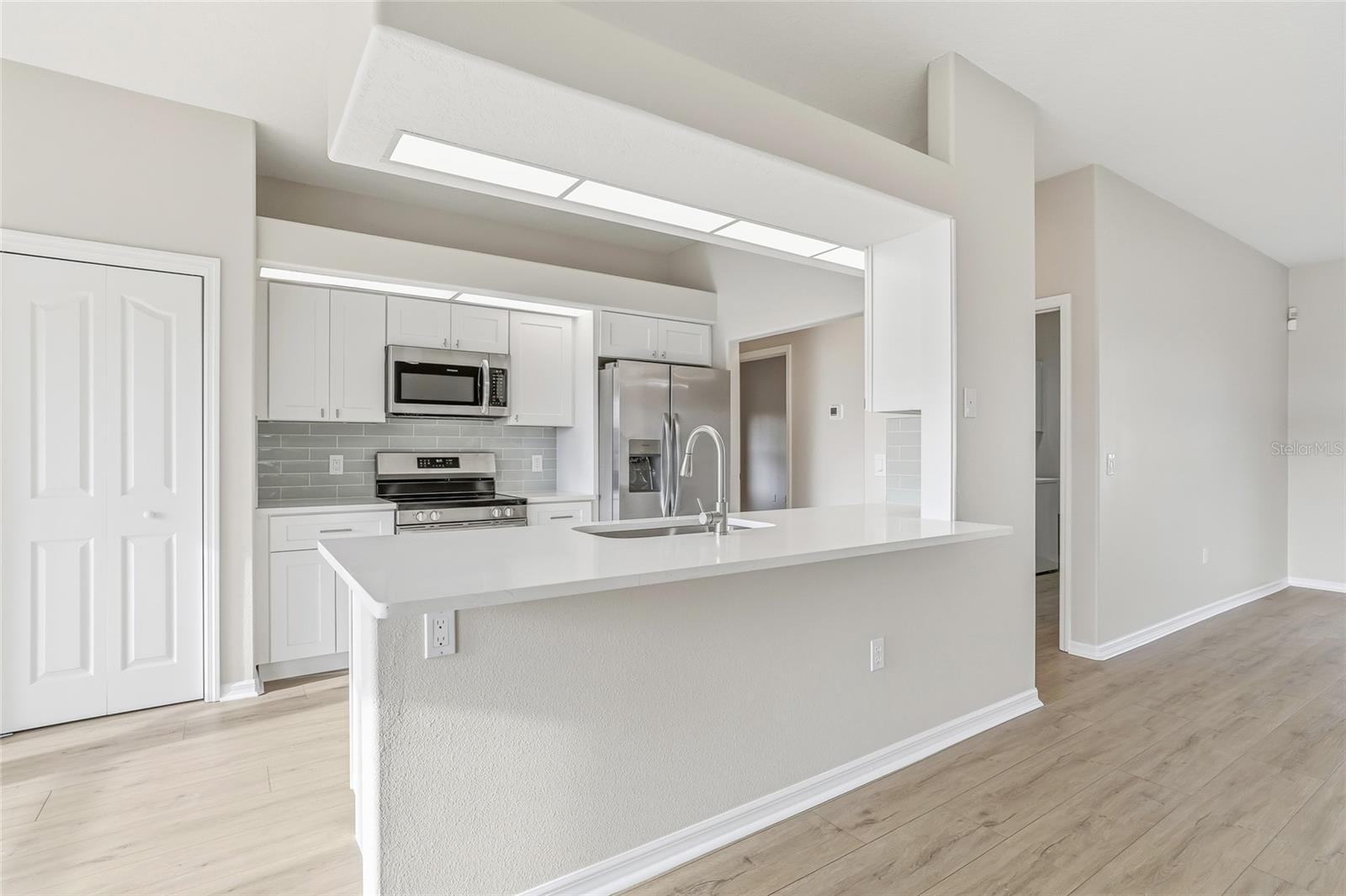 SUNSET LAKES - Residential