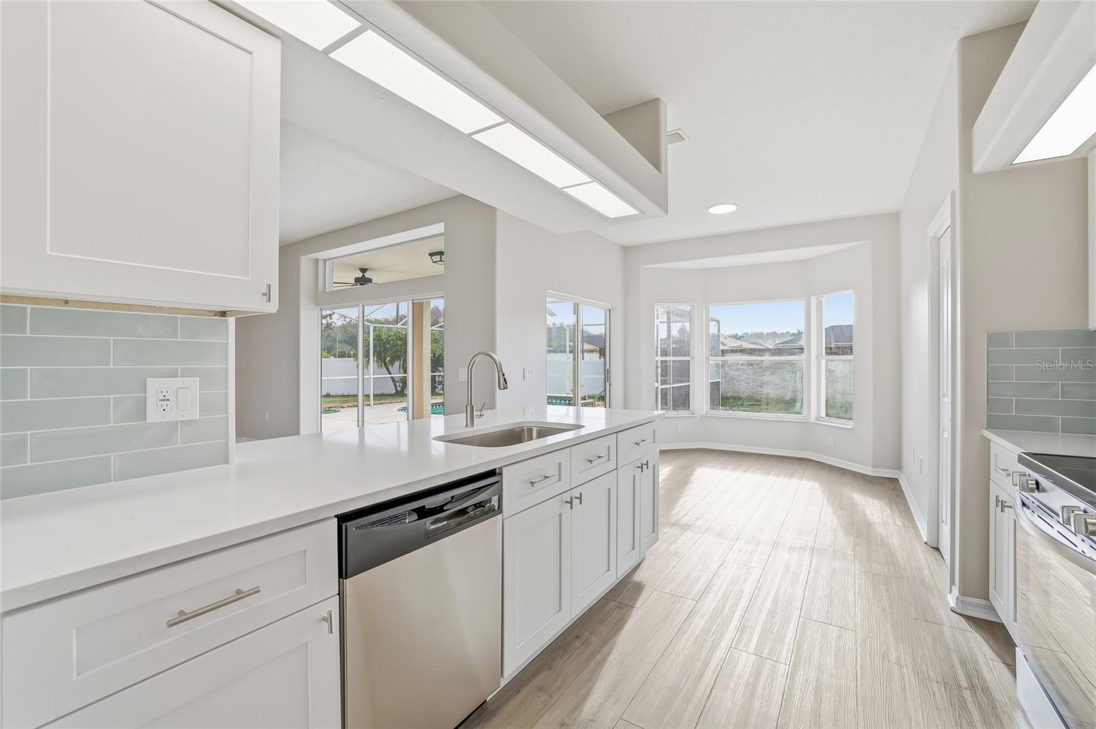 SUNSET LAKES - Residential