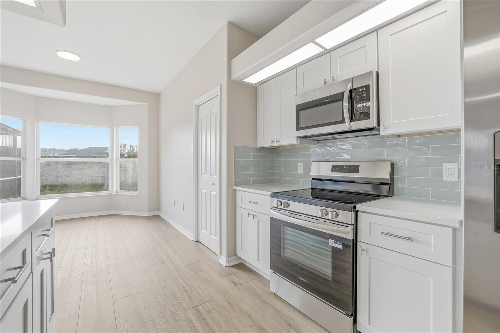 SUNSET LAKES - Residential