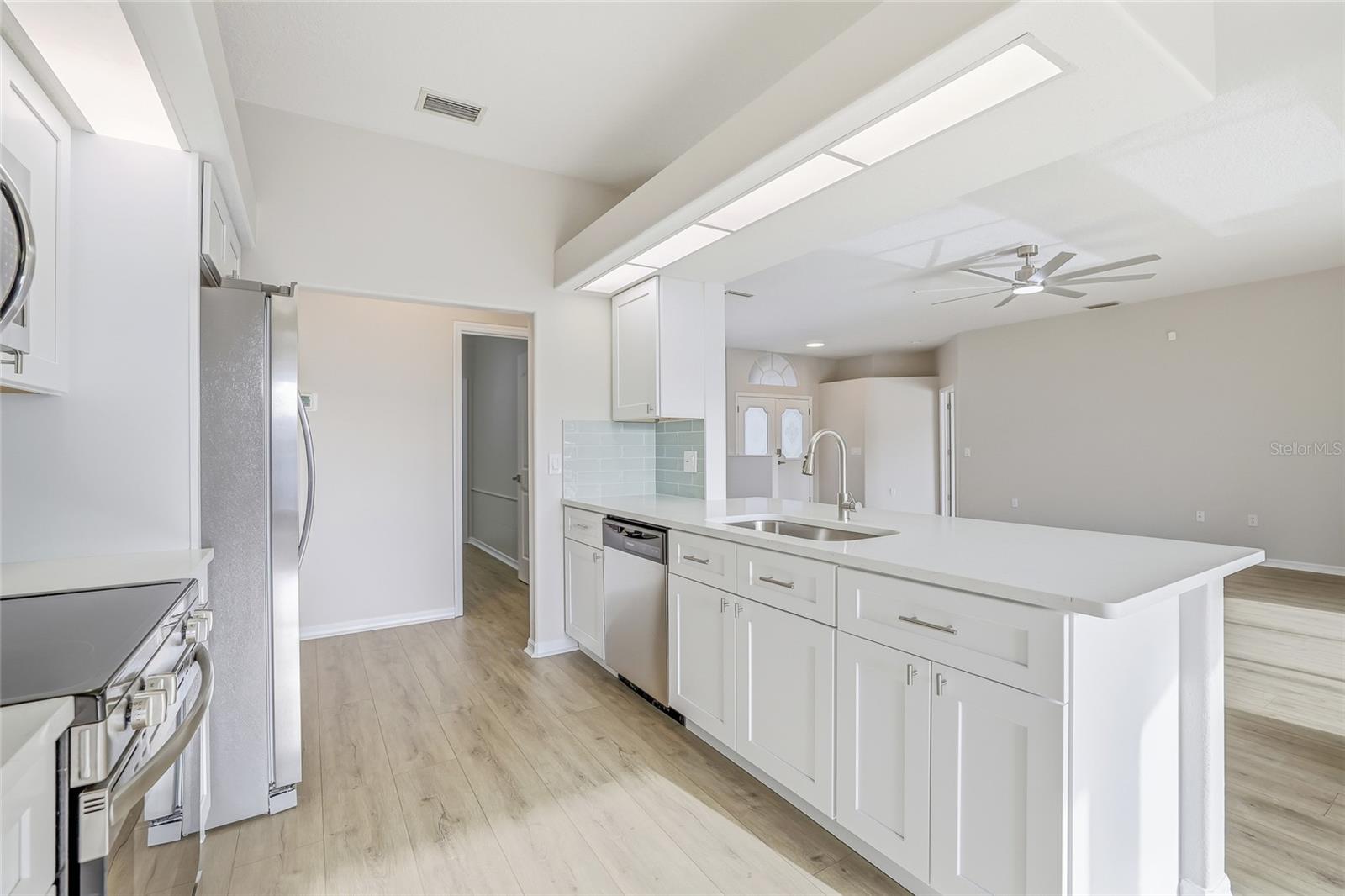 SUNSET LAKES - Residential